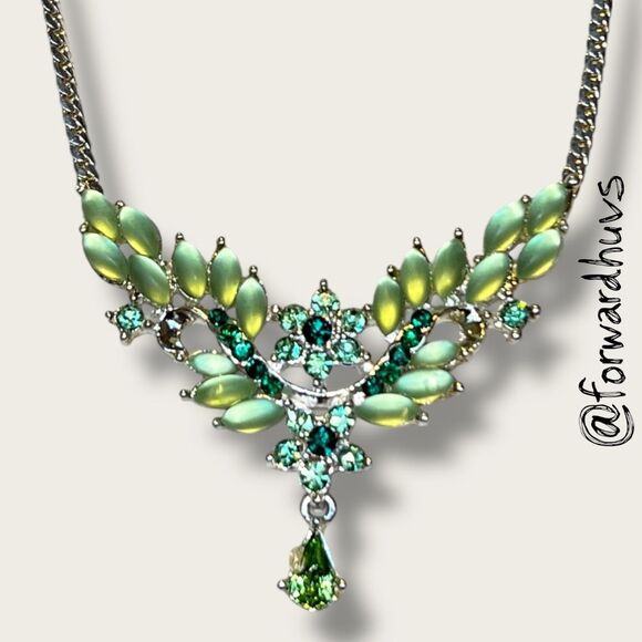 Vintage Mid-Century Rhinestone Necklace – Floral Cluster with Teardrop Pendant - Picture 6 of 10